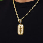 Collar Placa Militar con Crucifijo: Su Sacrificio Cerca de tu Corazón