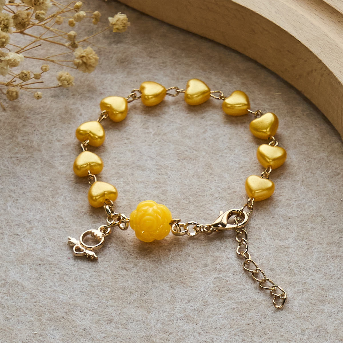 Set de Rosario y Pulsera de Cuentas de Corazón Amarillo: Compañero de Gracia Diaria