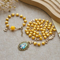 Set de Rosario y Pulsera de Cuentas de Corazón Amarillo: Compañero de Gracia Diaria