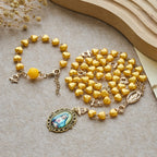 Set de Rosario y Pulsera de Cuentas de Corazón Amarillo: Compañero de Gracia Diaria