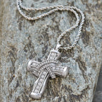 Collar de Cruz "Gracia y Gloria" con Resplandor Barroco en Dos Colores