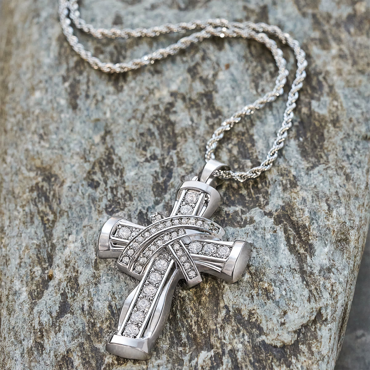 Collar de Cruz "Gracia y Gloria" con Resplandor Barroco en Dos Colores
