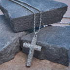 Collar Crucifijo de Jesús con Pavé: Detalle Brillante para la Fe y el Estilo Diario
