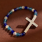 Pulsera de Cruz Blanca y Azul Pavo Real: Fe Envuelta en Brillo