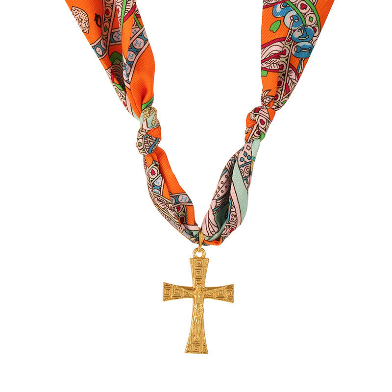 Serie de Collares de Cruz con Pañuelo de Patrones Vibrantes: Devoción Elegante Diaria