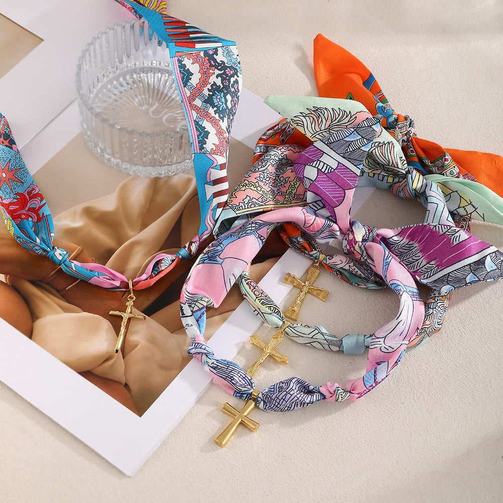 Serie de Collares de Cruz con Pañuelo de Patrones Vibrantes: Devoción Elegante Diaria