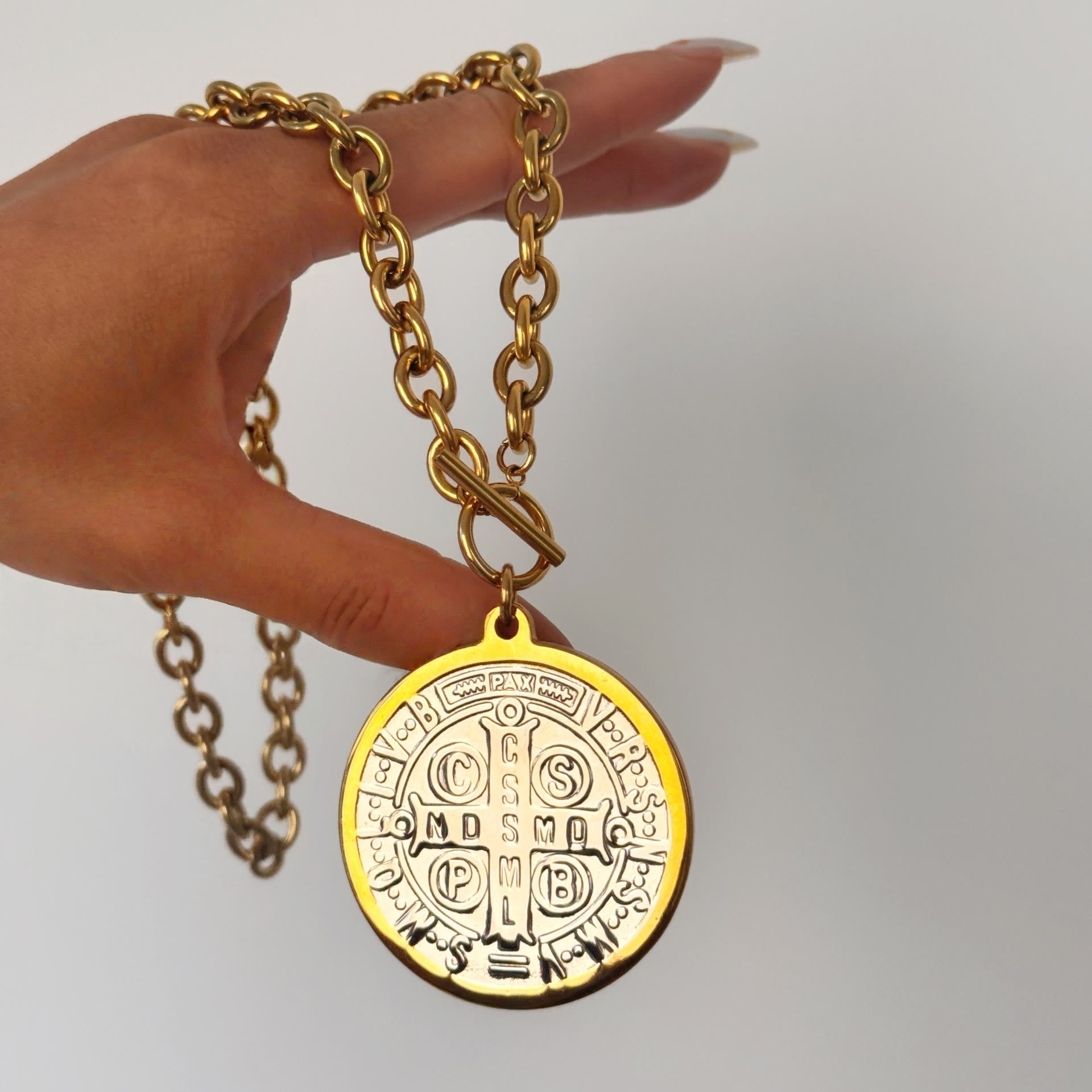 Collar con Medalla de San Benito en Dos Estilos: Devoción Firme para el Día a Día
