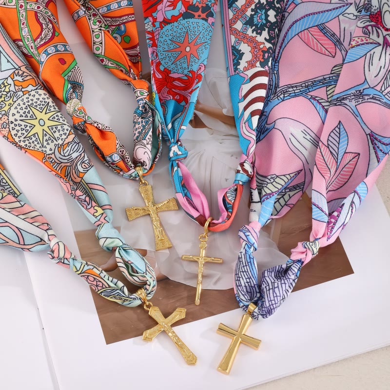 Serie de Collares de Cruz con Pañuelo de Patrones Vibrantes: Devoción Elegante Diaria
