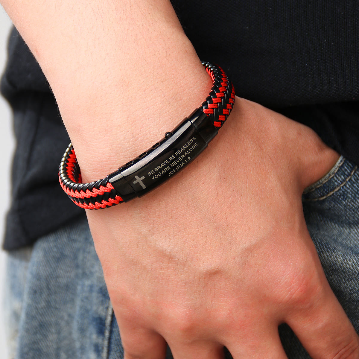 Pulsera de Cruz de Cuero Tejido Josué 1:9: Valor para el Día a Día