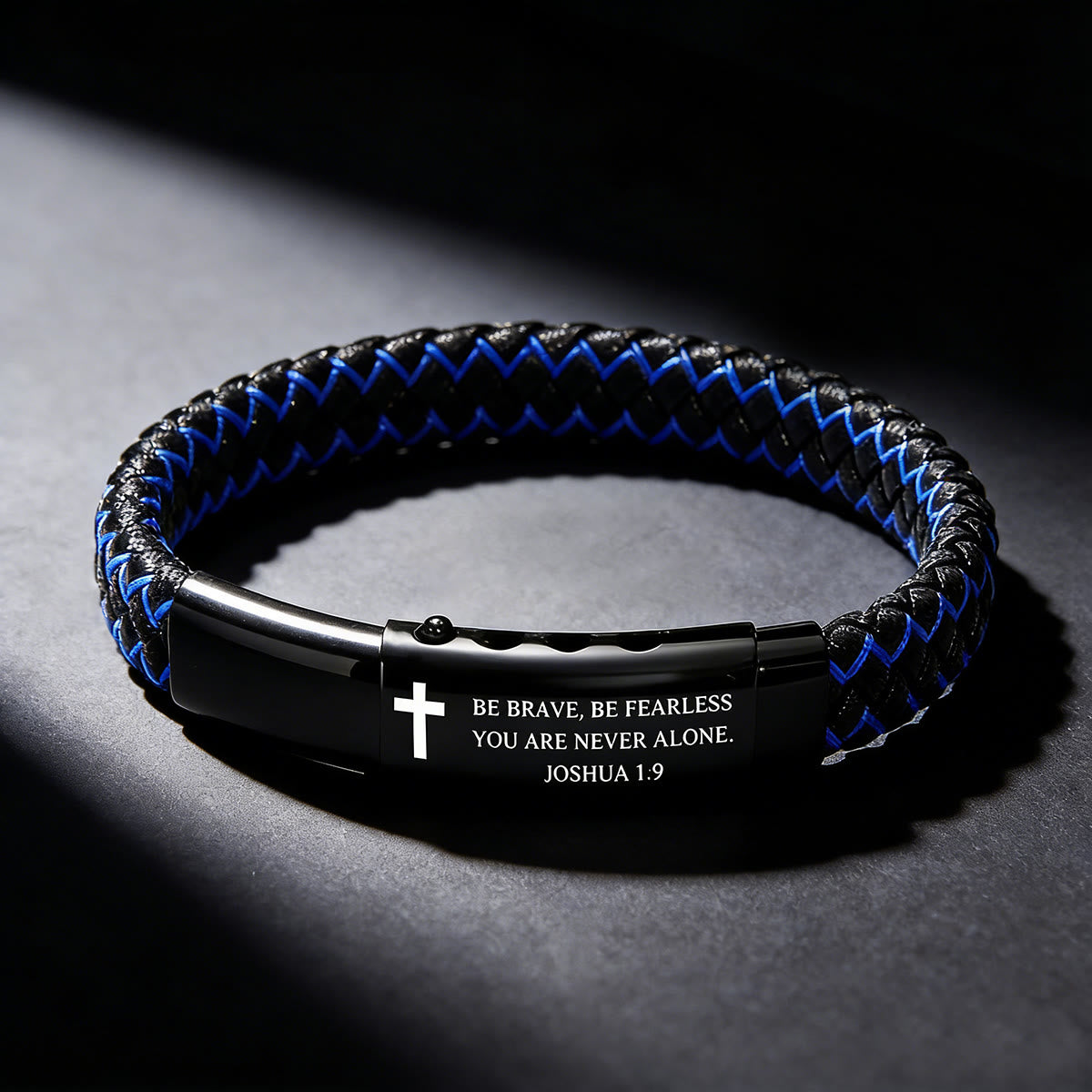 Pulsera de Cruz de Cuero Tejido Josué 1:9: Valor para el Día a Día