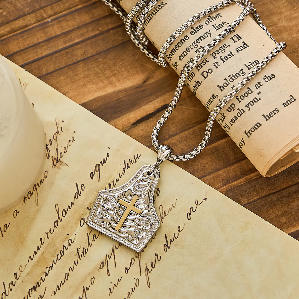 Collar con Dije de Cruz Ornamentada: Fe Firme para el Día a Día