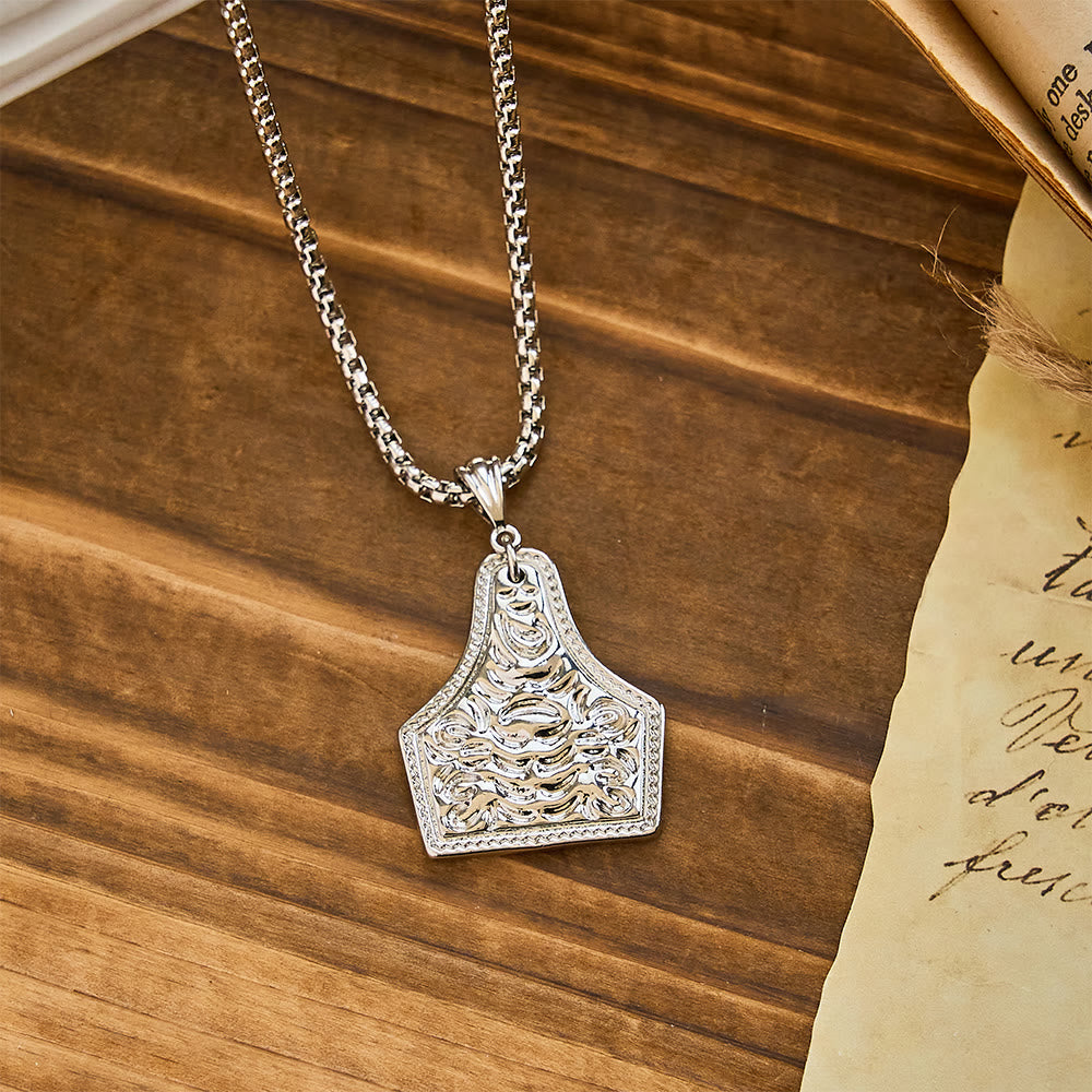 Collar con Dije de Cruz Ornamentada: Fe Firme para el Día a Día