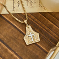 Collar con Dije de Cruz Ornamentada: Fe Firme para el Día a Día