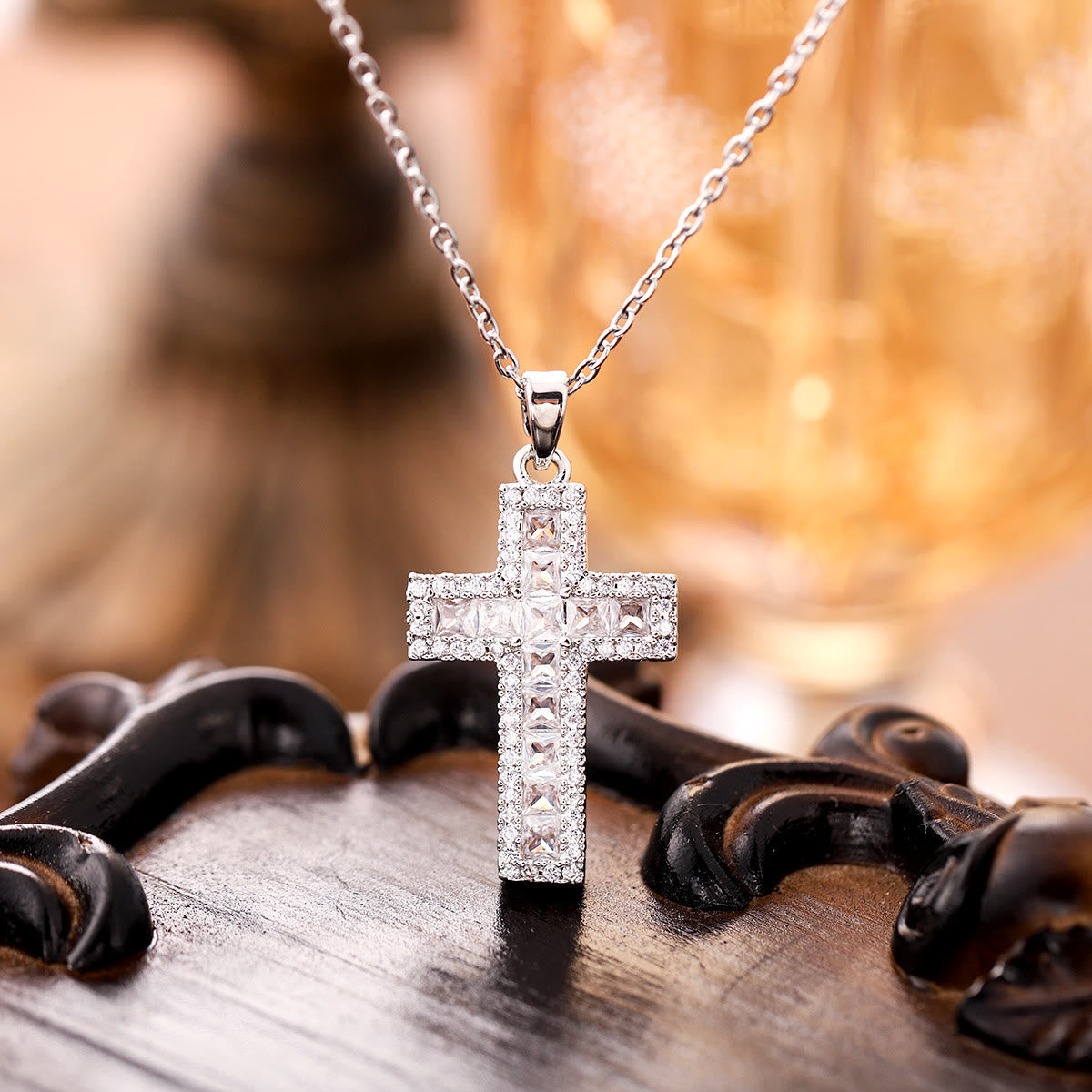Collar con Dije de Cruz de Circonia Brillante: Fe Radiante para el Día a Día