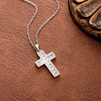 Collar con Dije de Cruz de Circonia Brillante: Fe Radiante para el Día a Día