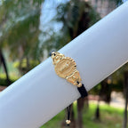 Pulsera de la Virgen de Varios Cordones: Recordatorio de Su Cuidado