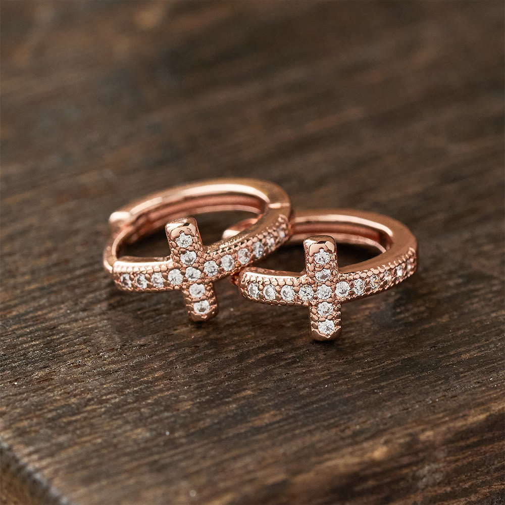 Argollas Huggie de Cruz Elegantes en Dos Colores: Belleza Eterna de la Fe VIP