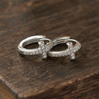 Argollas Huggie de Cruz Elegantes en Dos Colores: Belleza Eterna de la Fe VIP