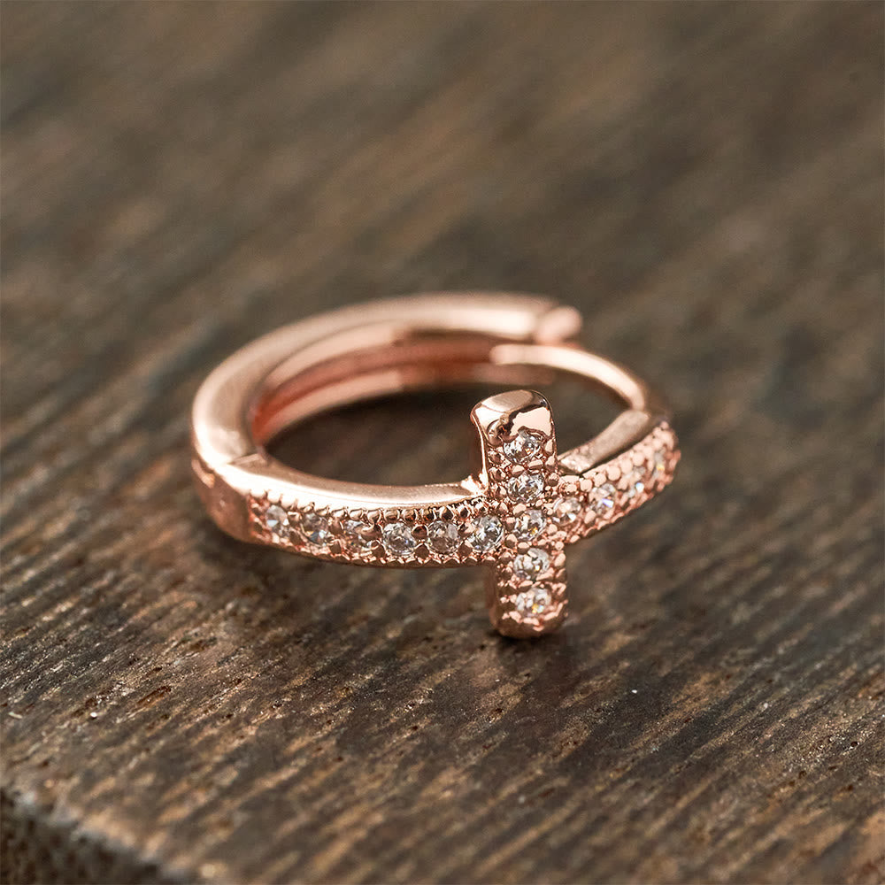 Argollas Huggie de Cruz Elegantes en Dos Colores: Belleza Eterna de la Fe