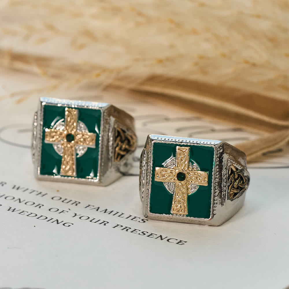 Anillo de Bendición Celta Irlandesa con Crucifijo Vintage y Clásico: Símbolo de Elegancia