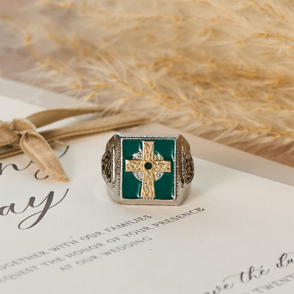 Anillo de Bendición Celta Irlandesa con Crucifijo Vintage y Clásico: Símbolo de Elegancia