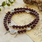 Pulsera de Cuentas de Sándalo Rojo con Medalla Milagrosa y Ala de Ángel