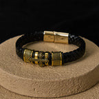 Pulsera Clásica de Cuero Trenzado con Santa Cruz en Dos Tonos