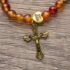 Pulsera Rosario Caramelo Cálido con Detalle de JESÚS y la Virgen