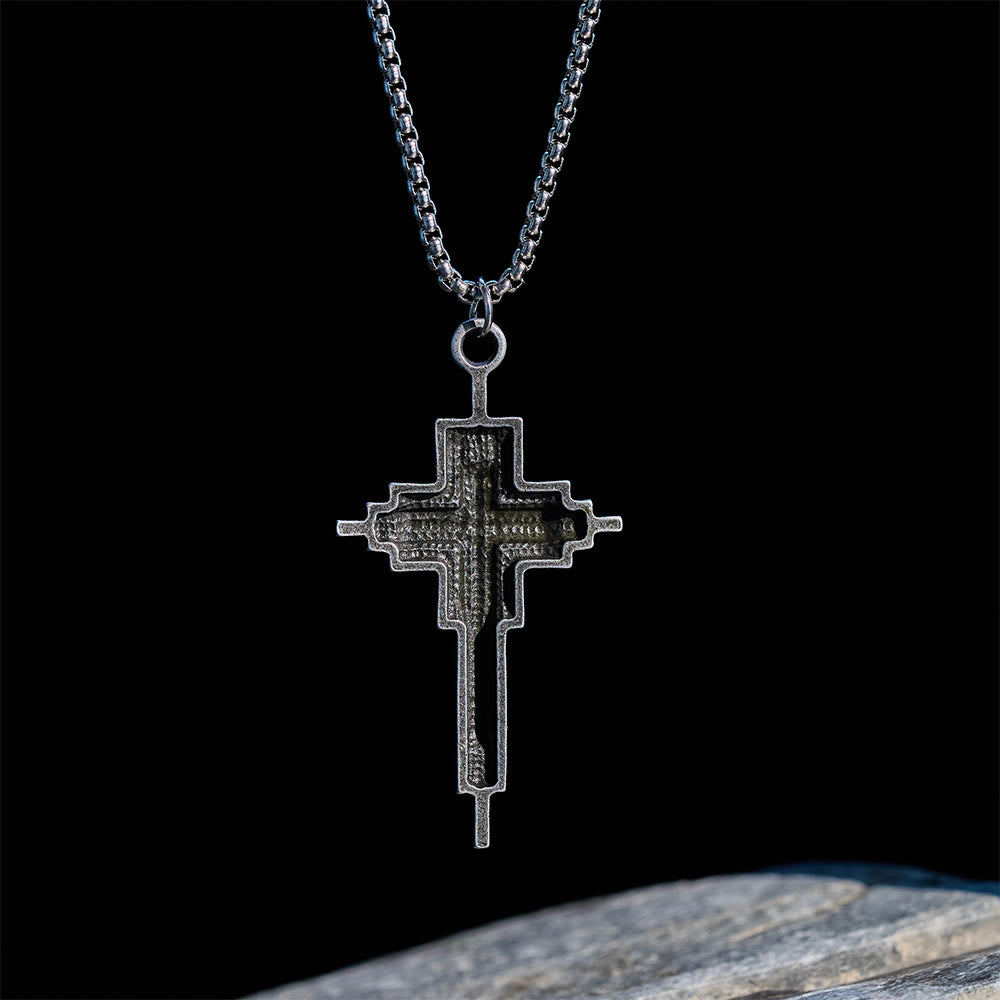 Collar de Cruz de Aleación Estructurada: Joyería de Fe Moderna por Capas