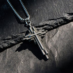 Collar de Cruz de Aleación Estructurada: Joyería de Fe Moderna por Capas