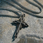 Collar de Cruz de Aleación Estructurada: Joyería de Fe Moderna por Capas