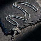 Collar de Cruz de Aleación Estructurada: Joyería de Fe Moderna por Capas