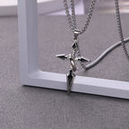 Collar de Metal Pulido con Cruz de Anillos Anidados: Recuerda Su Abrazo Duradero