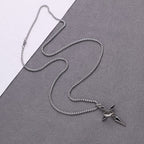 Collar de Metal Pulido con Cruz de Anillos Anidados: Recuerda Su Abrazo Duradero