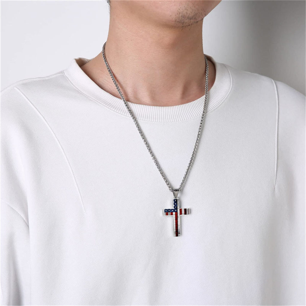 Collar de Cruz de Metal con Motivo de Bandera: Lleva la Fe y el Honor Cerca del Corazón