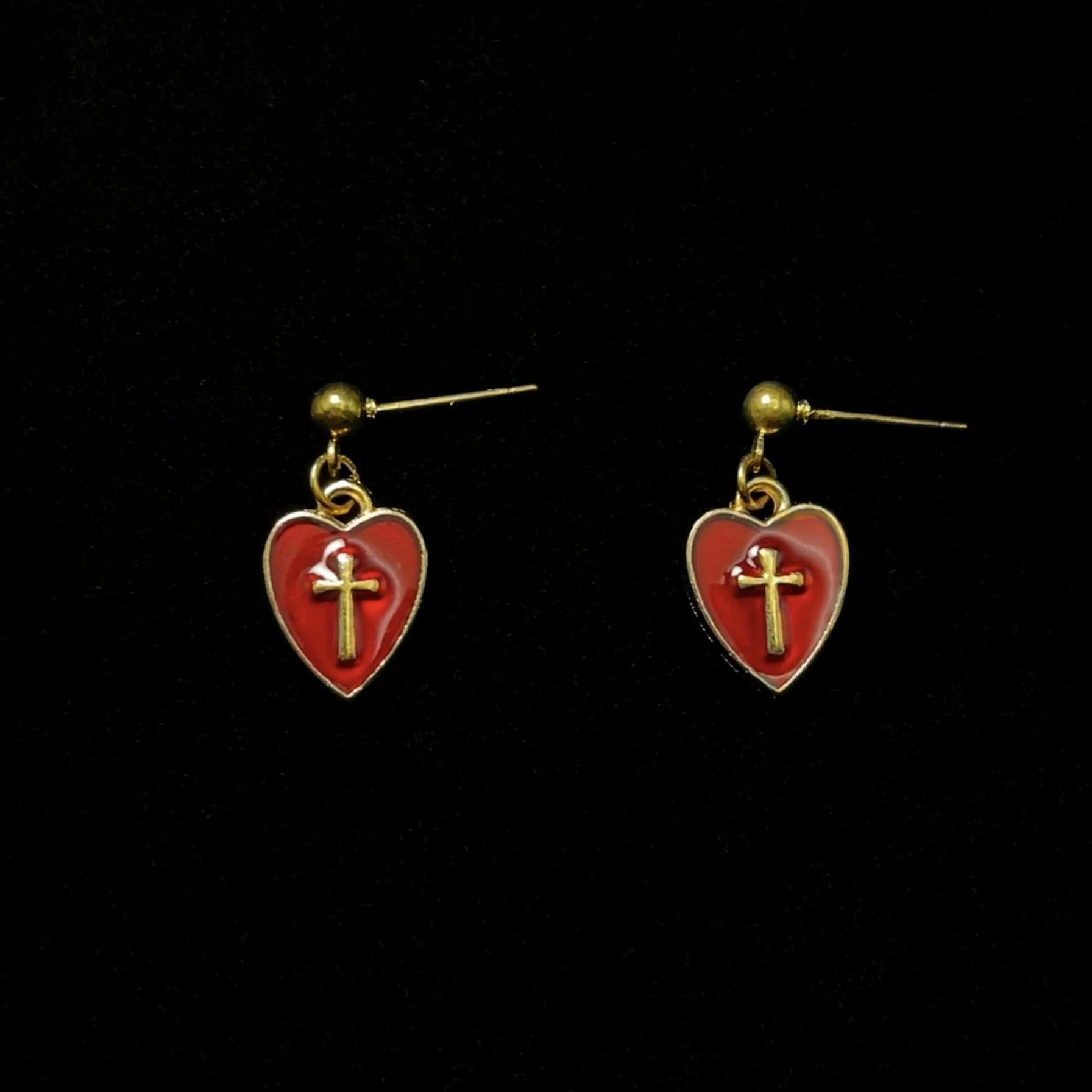 Collar y Aretes a Juego con Dije de Corazón y Cruz: Encarna Su Tierno Amor