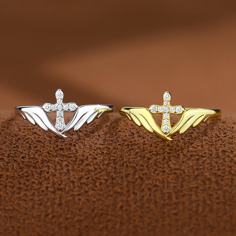 Anillo de Plata Cruz con Alas y Circonitas: Encarna Su Protección Angelical