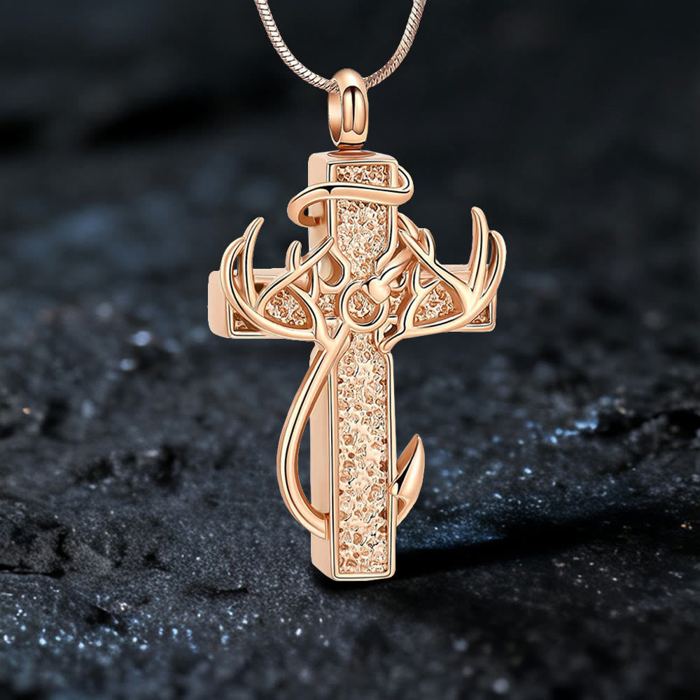 Collar con Dije de Cruz de Caza y Pesca: Fe al Aire Libre y Devoción Espiritual