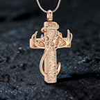 Collar con Dije de Cruz de Caza y Pesca: Fe al Aire Libre y Devoción Espiritual