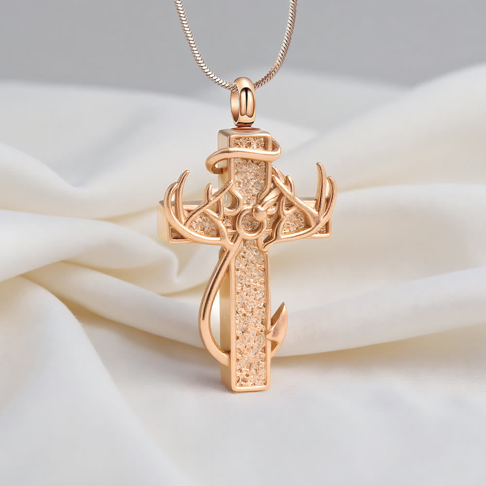Collar con Dije de Cruz de Caza y Pesca: Fe al Aire Libre y Devoción Espiritual