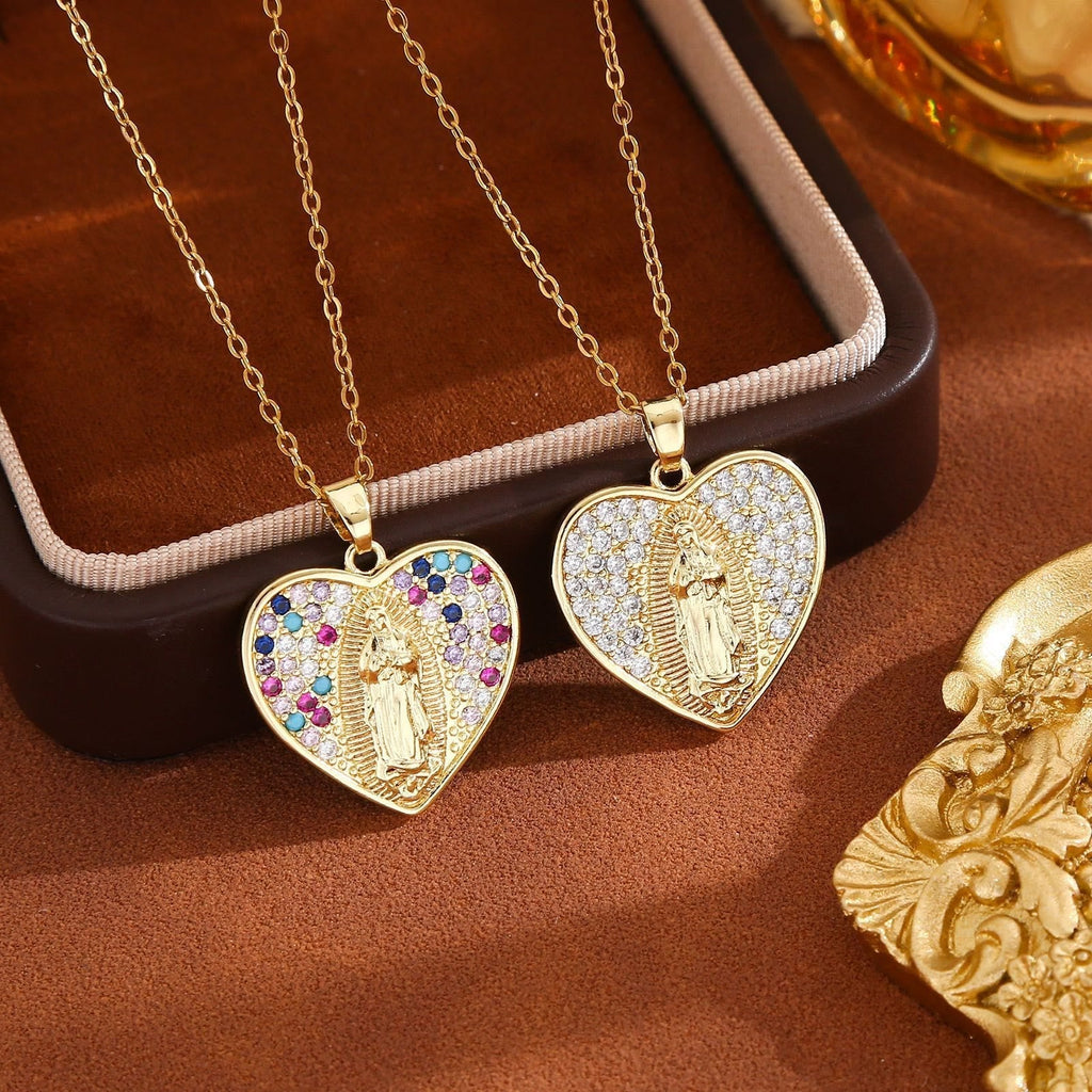Collar Radiante de la Virgen con Circonita en Marco de Corazón: Lleva Su Cuidado Cada Día