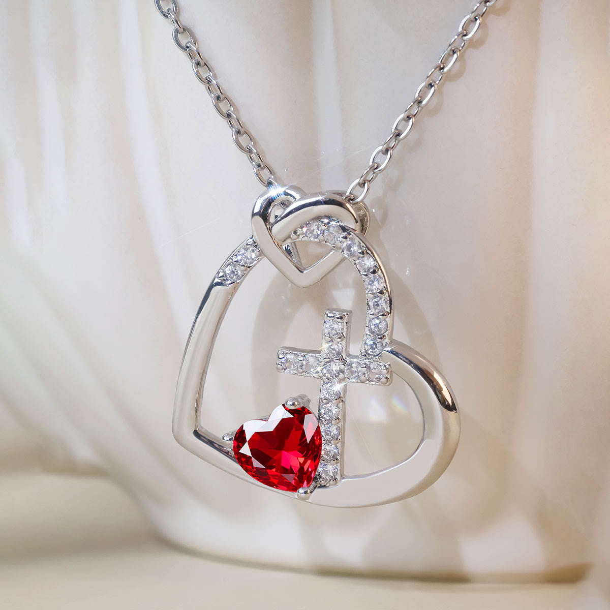 Collar de Cruz del Sagrado Corazón con Detalle de Color: Vínculo Diario con Su Amor