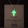 Collar de Cruz que Brilla en la Oscuridad con Tarjeta de Amistad: Encarna Su Gracia
