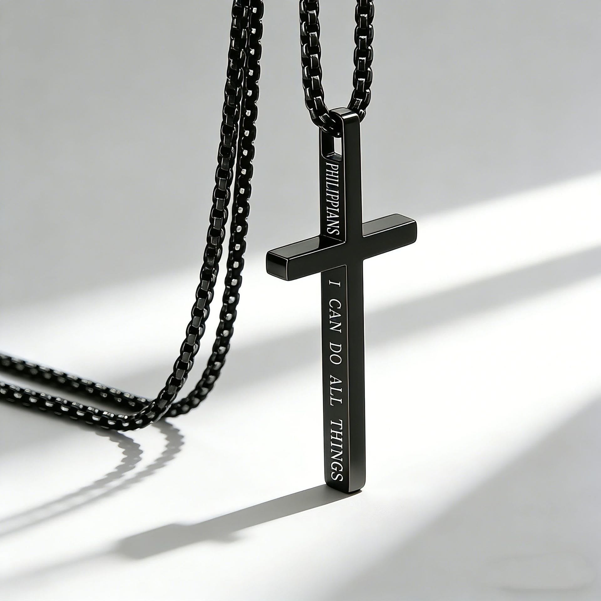 Collar de Cruz con Inscripción "Todo lo Puedo": Recordatorio Elegante de Su Fuerza