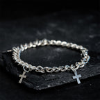 Pulsera de Cadena Barbada con Dijes de Cruz Colgantes: Encarna Su Gracia