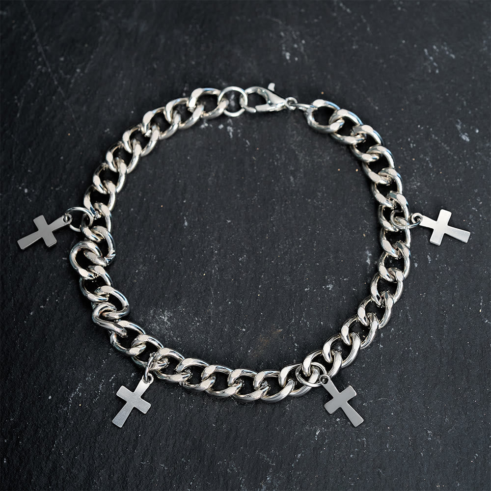 Pulsera de Cadena Barbada con Dijes de Cruz Colgantes: Encarna Su Gracia