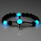 Pulsera de Piedra Volcánica con Cruz que Brilla en la Oscuridad: Encarna Su Gracia Luminosa