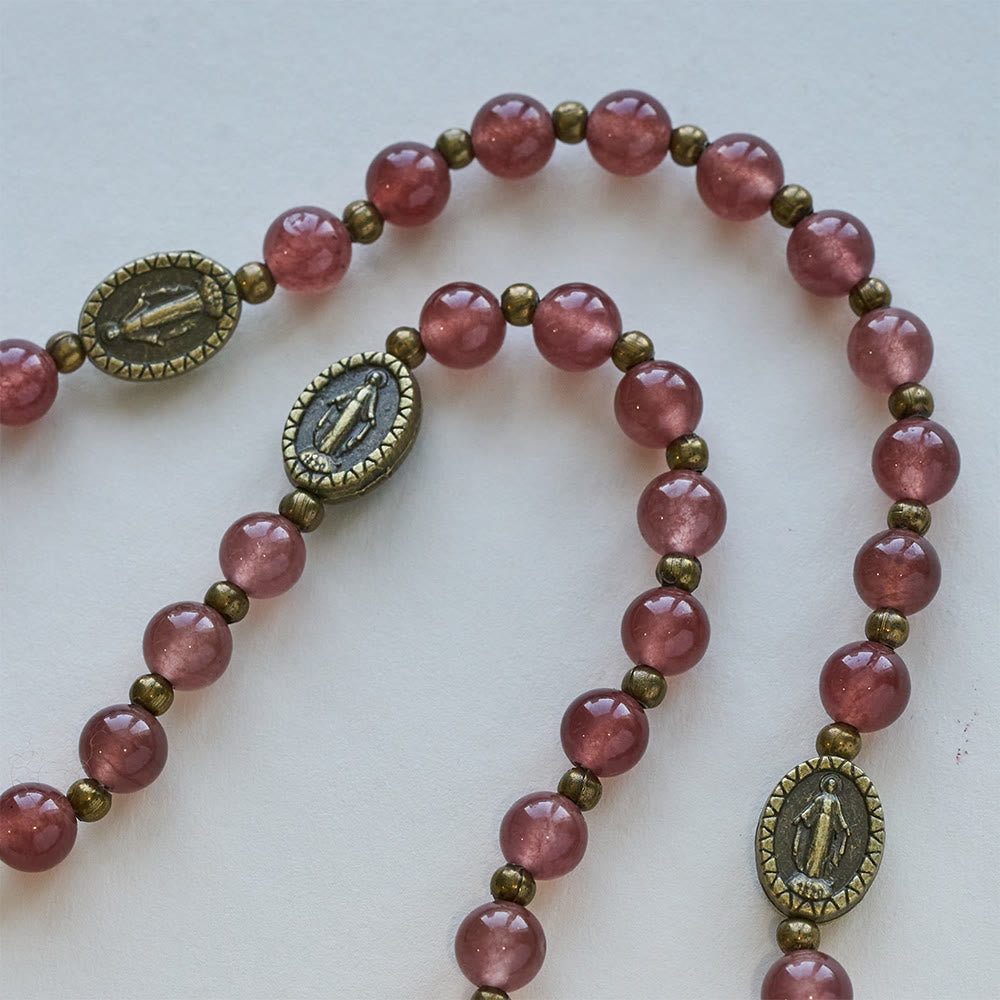 Pulsera Vintage de Cuarzo Fresa con Medalla Milagrosa de Devoción Sagrada