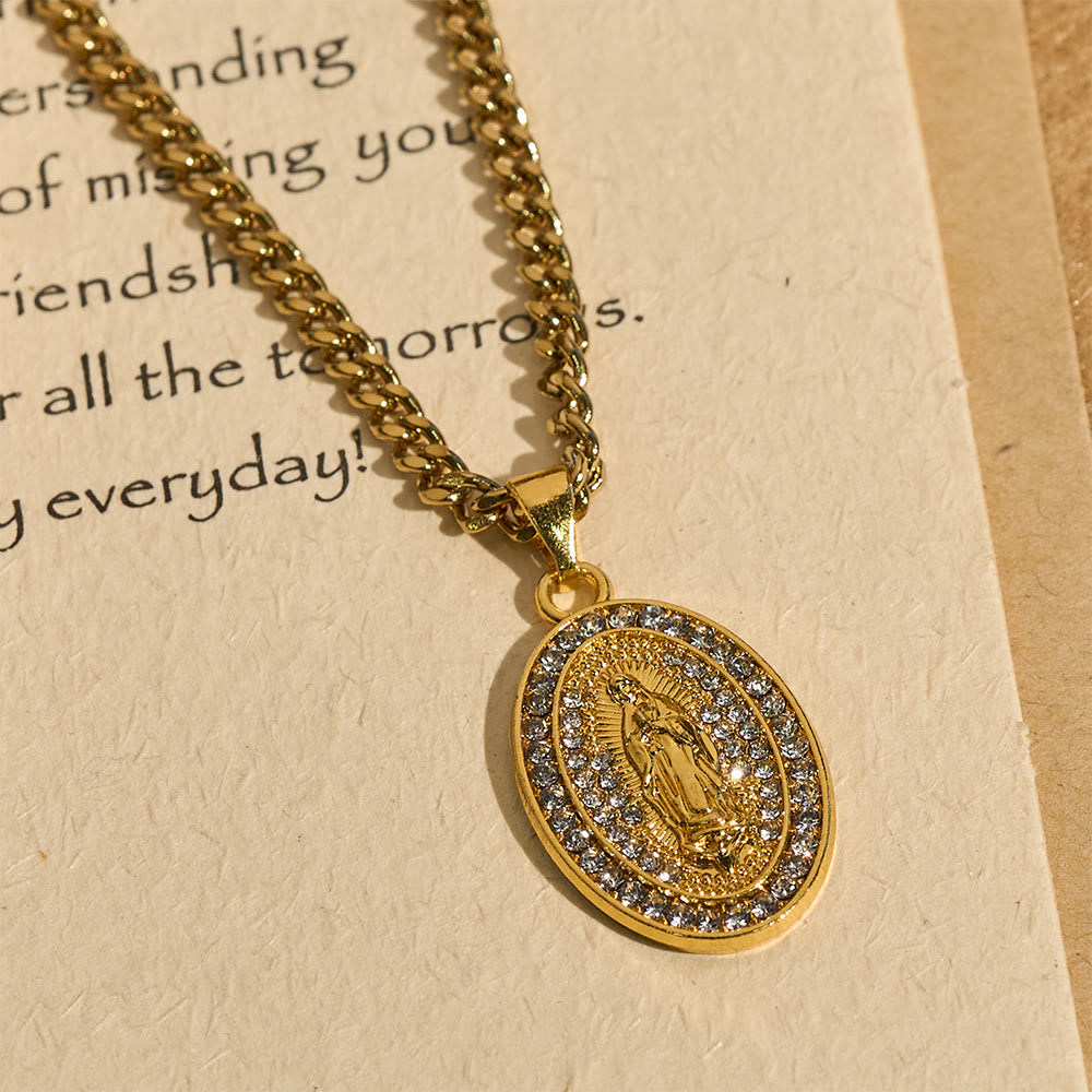 Collar con Dije de Medallón Ovalado Brillante de la Virgen: Encarna Su Tierna Intercesión