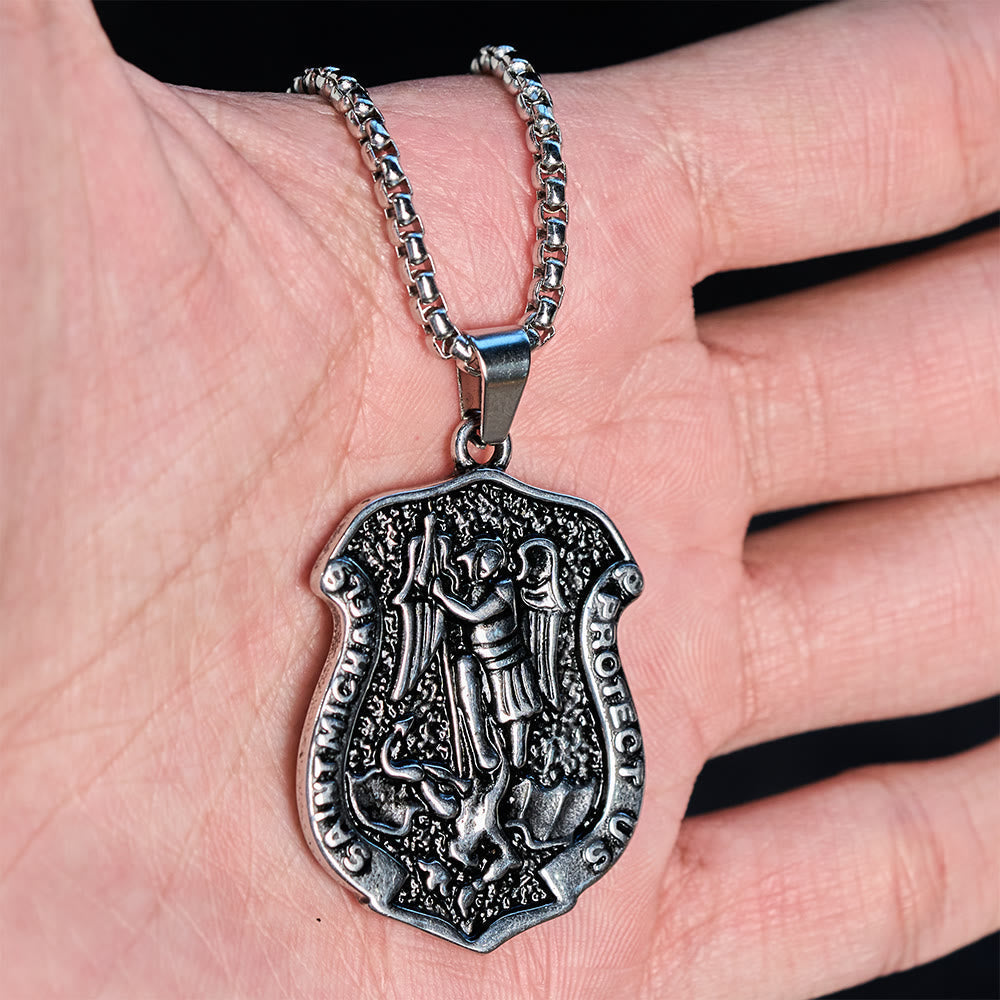 Collar de San Miguel Envejecido Oscuro: Lleva Su Fuerza en el Día a Día